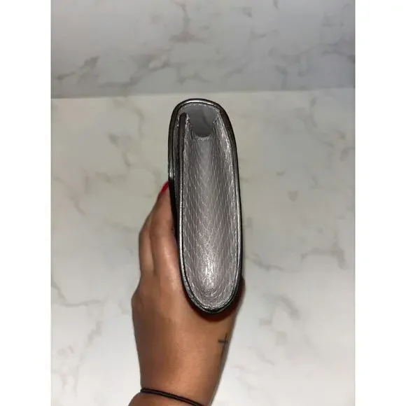 Gucci GG Marmont Envelope Clutch in Grey Leather - Like New - Picture 5 of 6